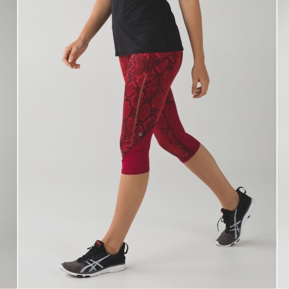 Lululemon Vent It Out Crop, size 6